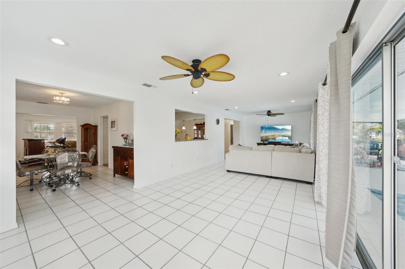Image 19 of 98 For 202 Grayson Court