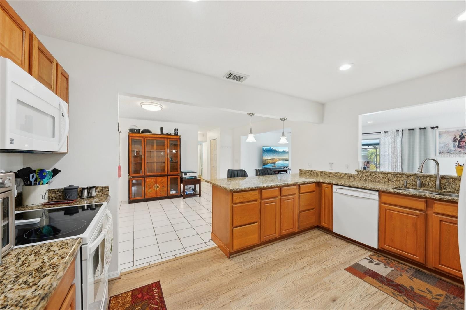 Image 32 of 98 For 202 Grayson Court