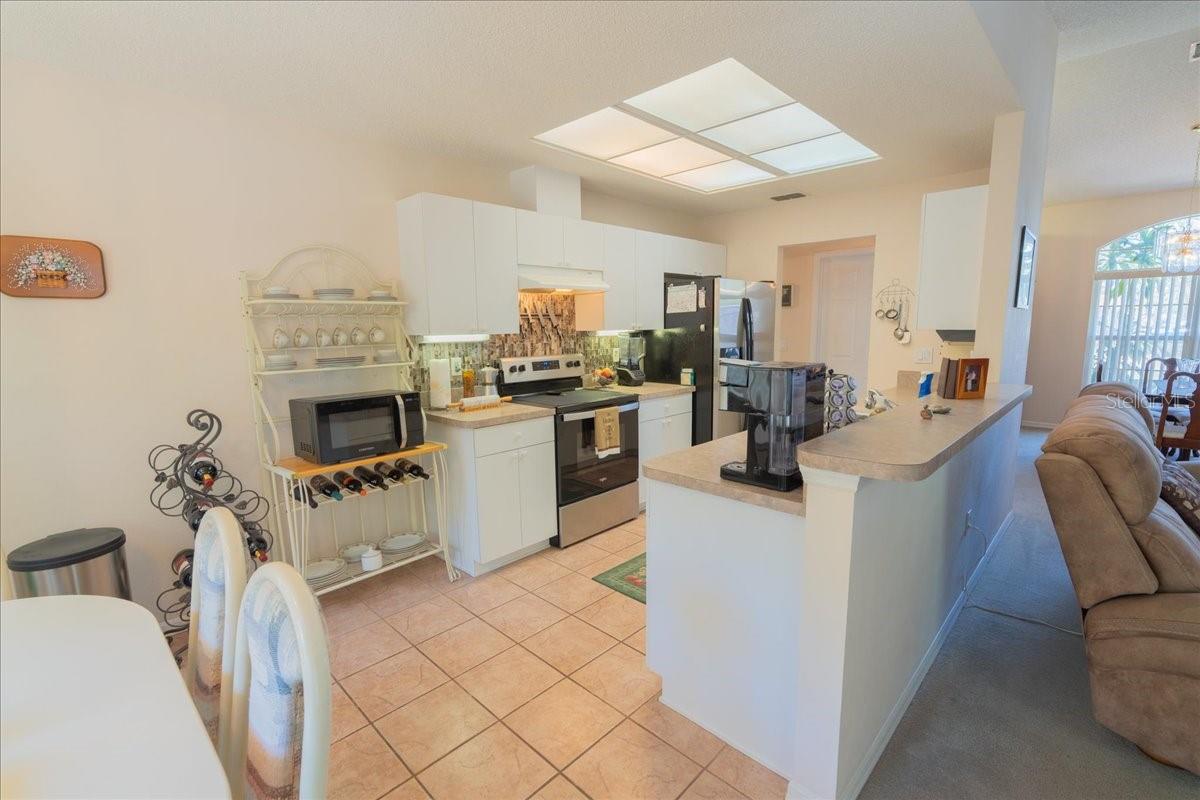Listing photo id 8 for 2826 Martha Lane