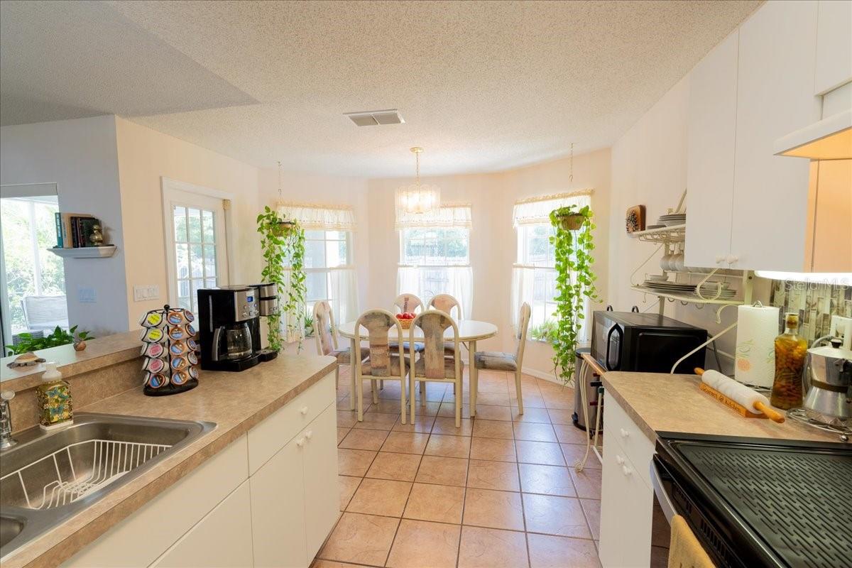 Listing photo id 10 for 2826 Martha Lane