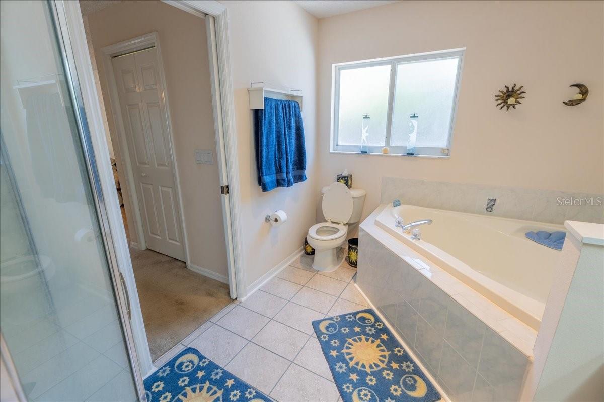 Listing photo id 16 for 2826 Martha Lane