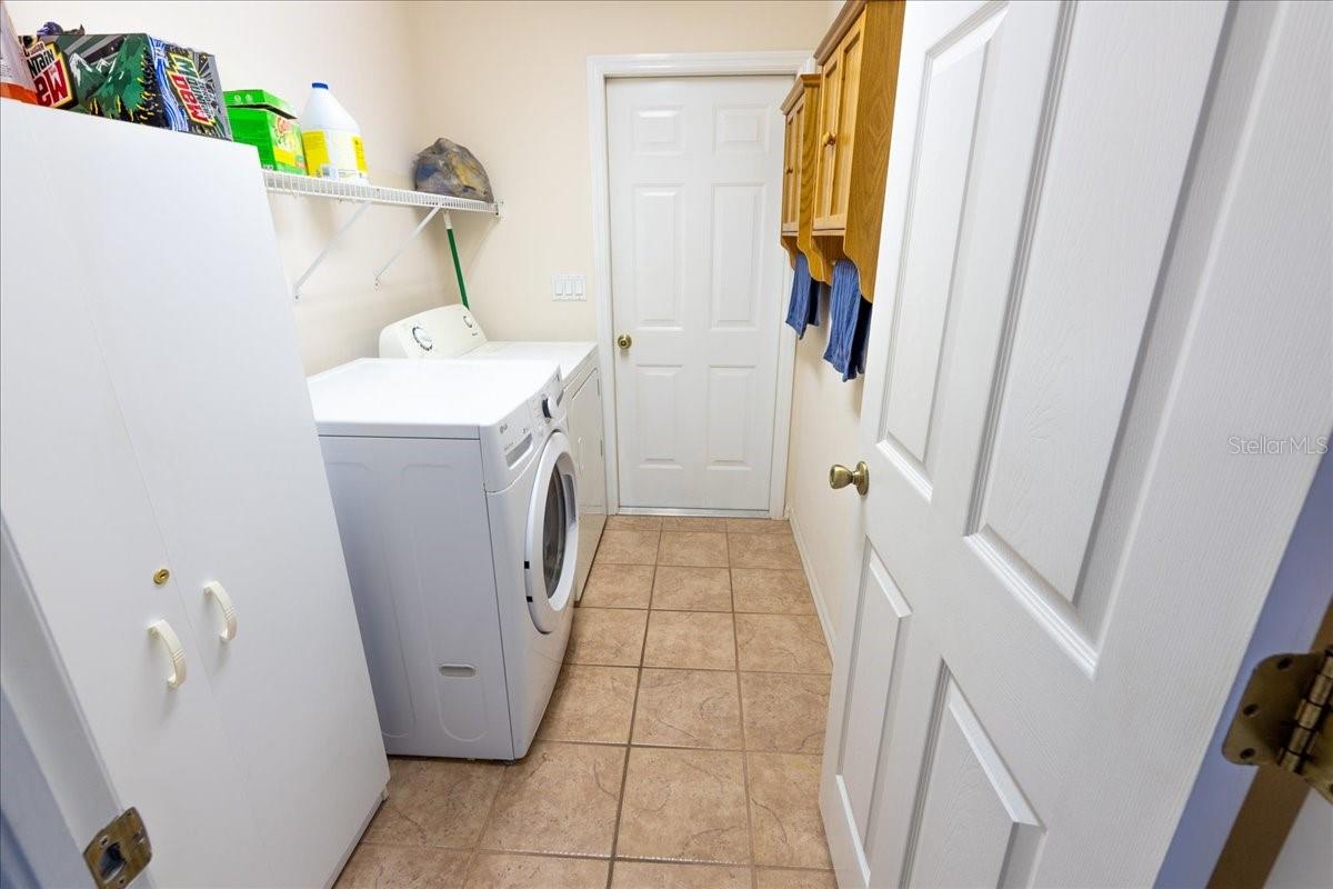 Listing photo id 29 for 2826 Martha Lane