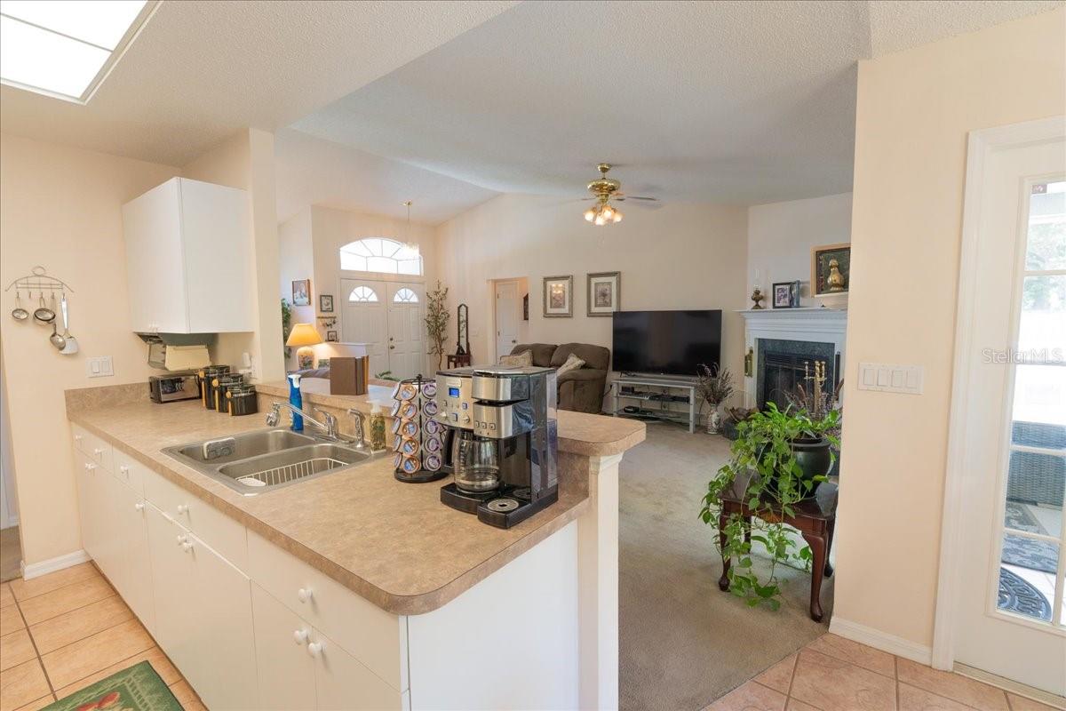 Listing photo id 6 for 2826 Martha Lane