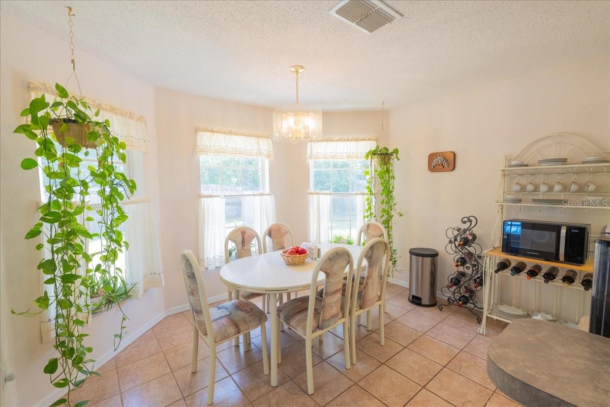 Listing photo id 7 for 2826 Martha Lane