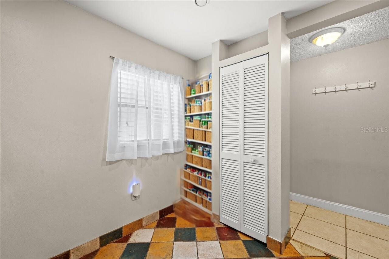 Listing photo id 8 for 2650 Countryside Boulevard A210