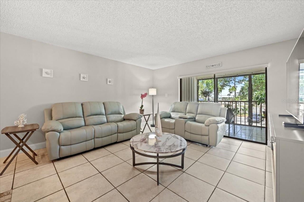 Listing photo id 12 for 2650 Countryside Boulevard A210
