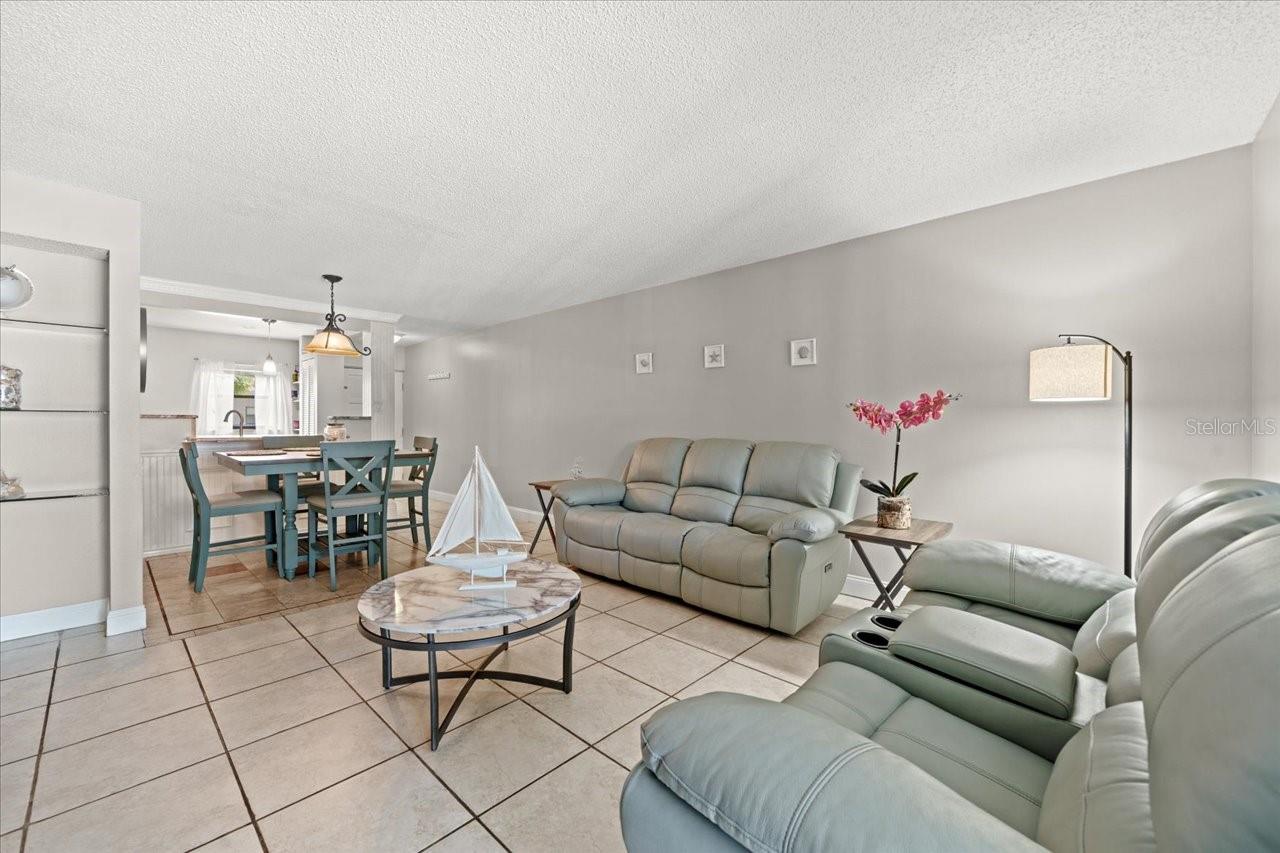 Listing photo id 15 for 2650 Countryside Boulevard A210