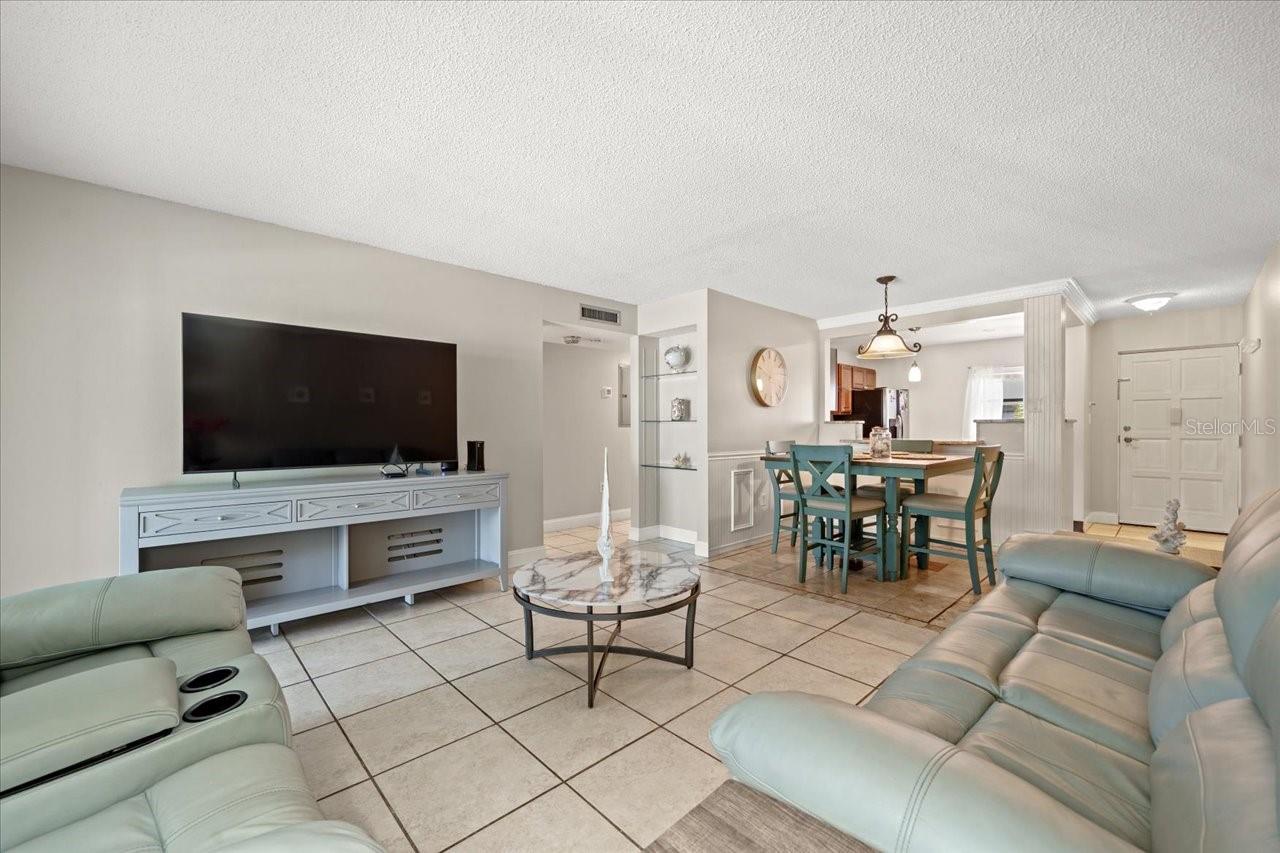 Listing photo id 16 for 2650 Countryside Boulevard A210