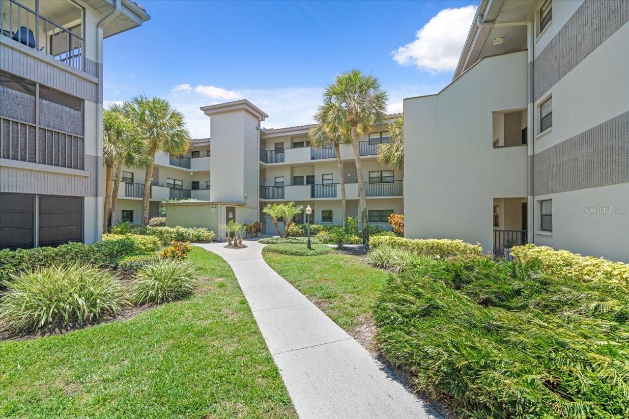 Listing photo id 0 for 2650 Countryside Boulevard A210