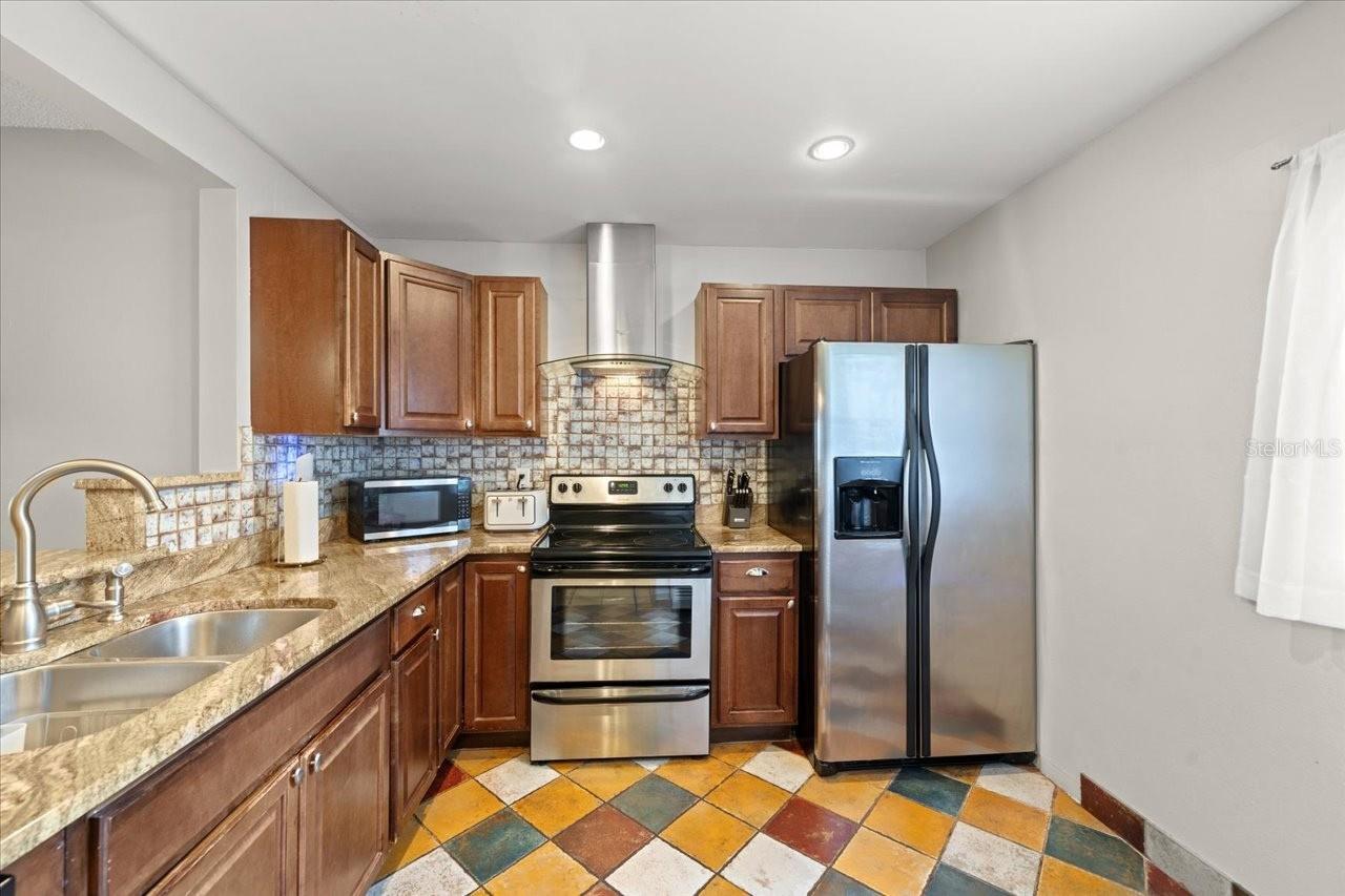 Listing photo id 3 for 2650 Countryside Boulevard A210