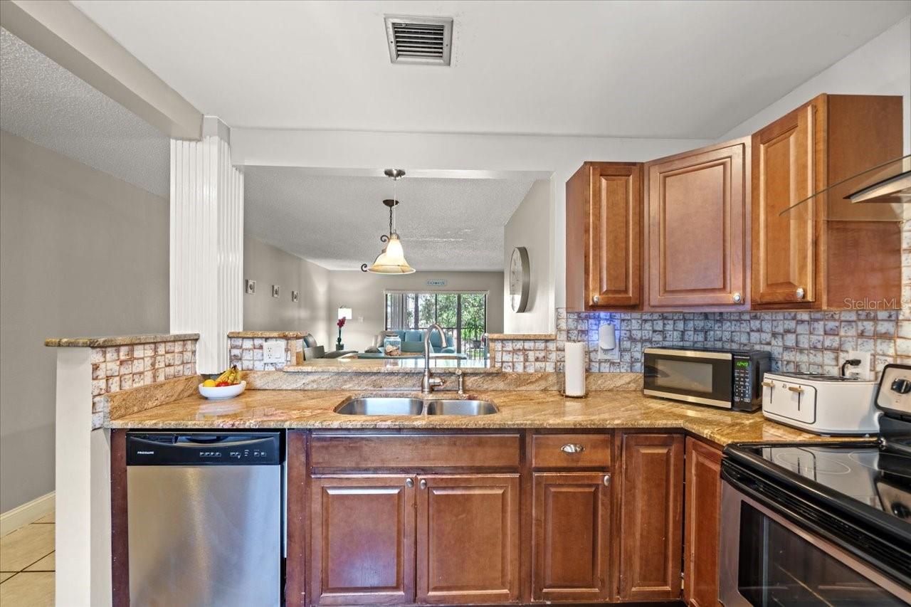 Listing photo id 4 for 2650 Countryside Boulevard A210