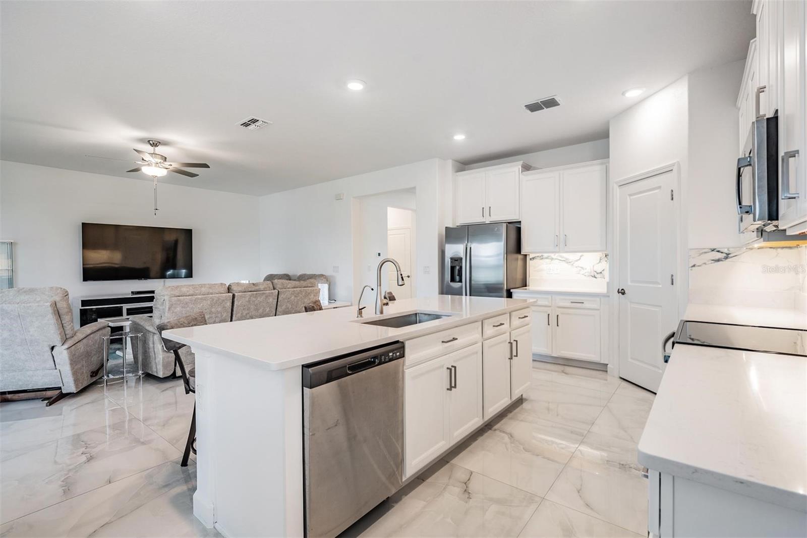 Image 6 of 98 For 10381 Tupper Cay Drive