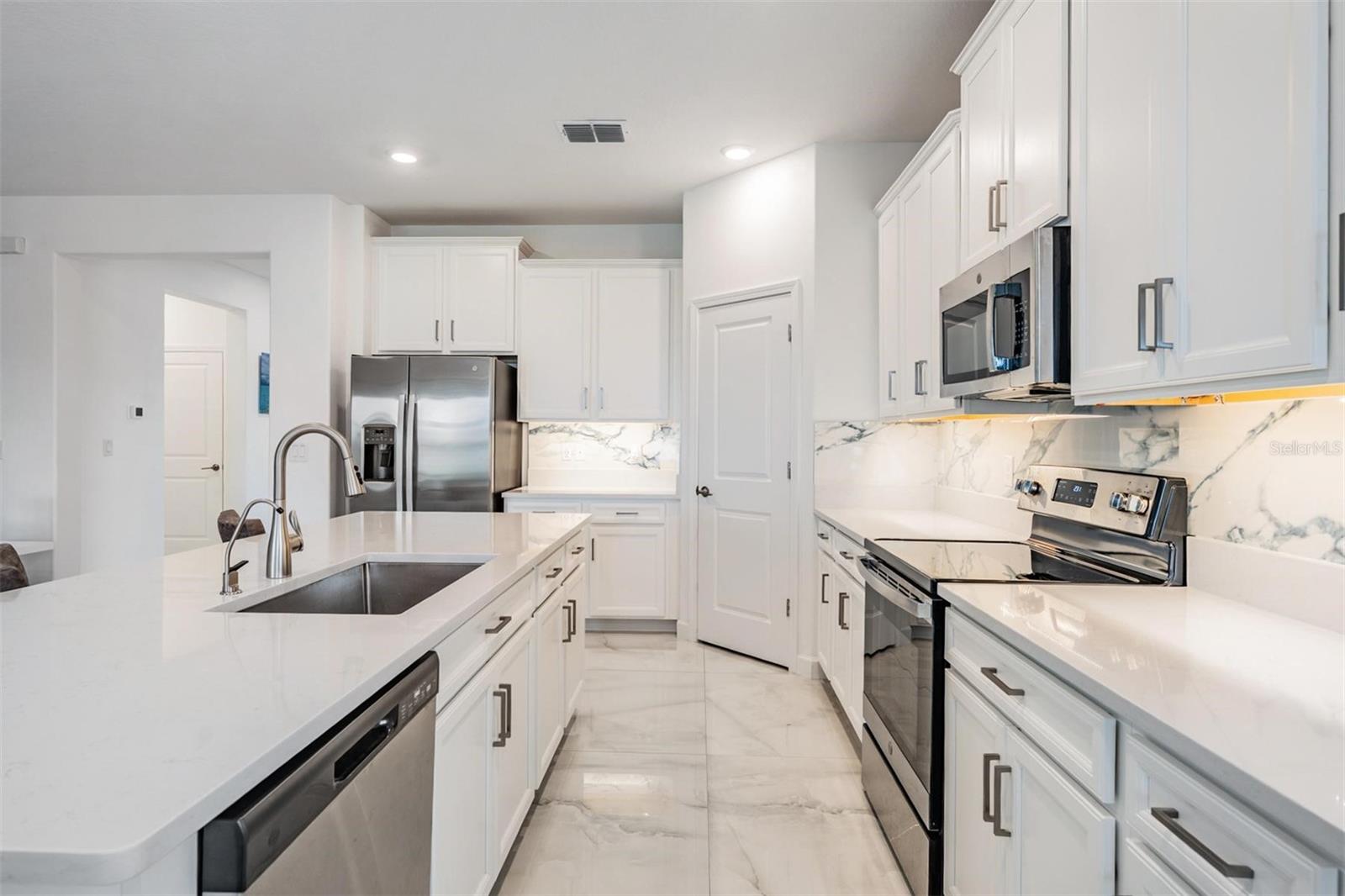 Image 8 of 98 For 10381 Tupper Cay Drive