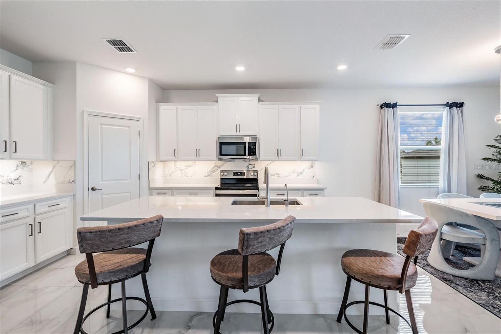 Image 9 of 98 For 10381 Tupper Cay Drive