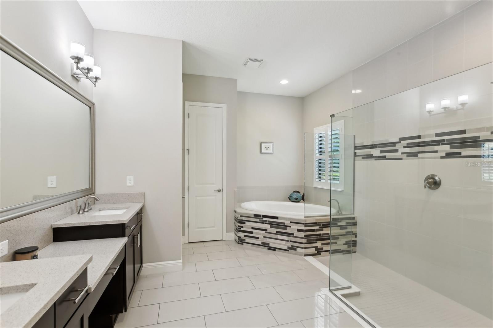 Listing photo id 30 for 14715 Fishhawk Preserve Drive