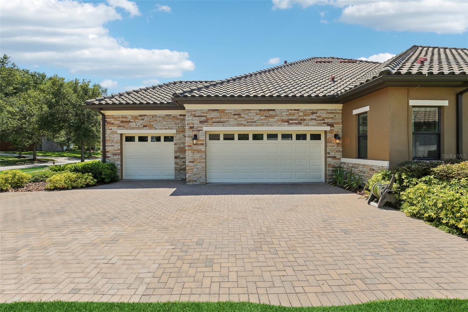 Listing photo id 3 for 14715 Fishhawk Preserve Drive