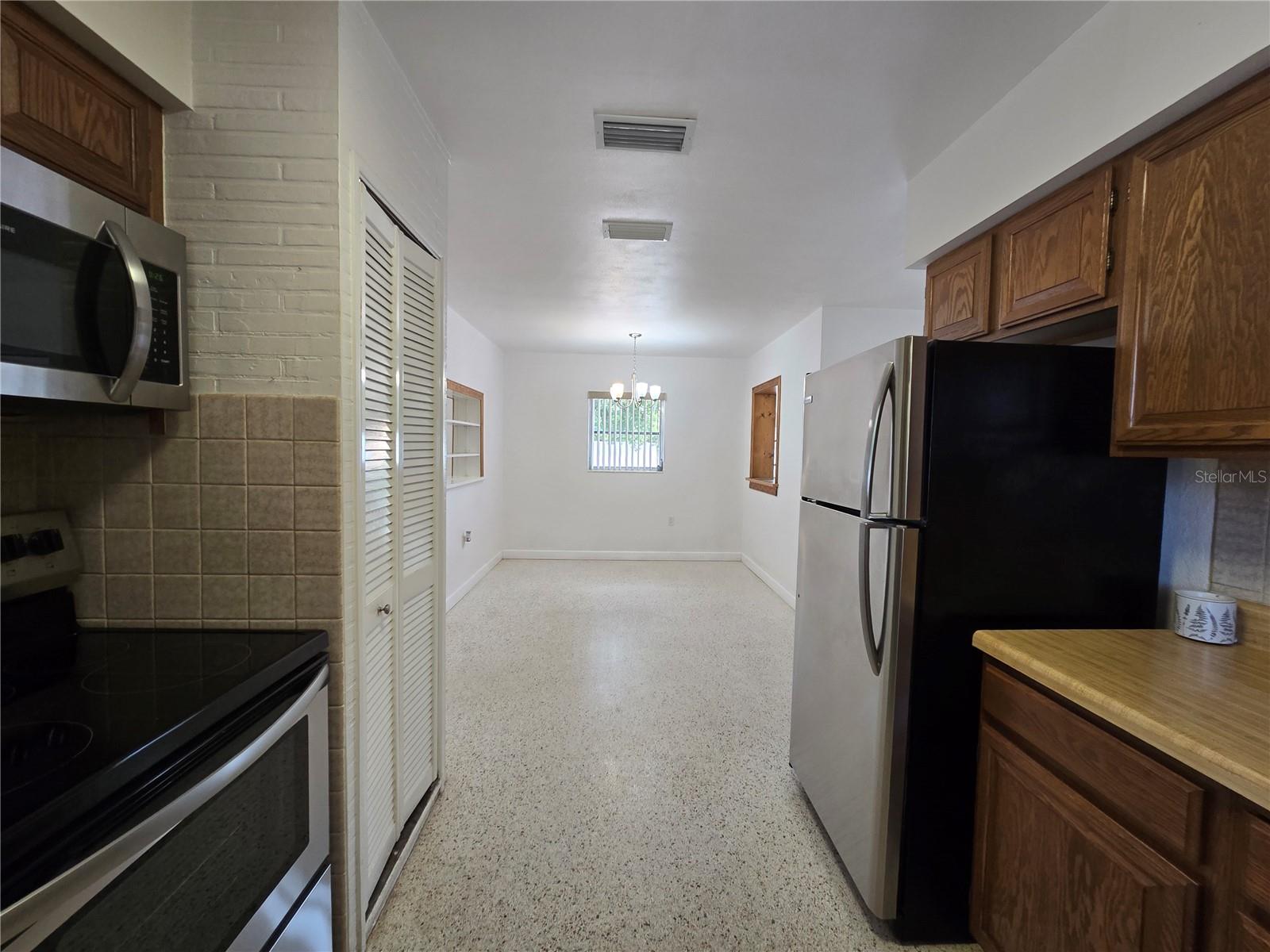 Image 12 of 33 For 11735 86th Avenue