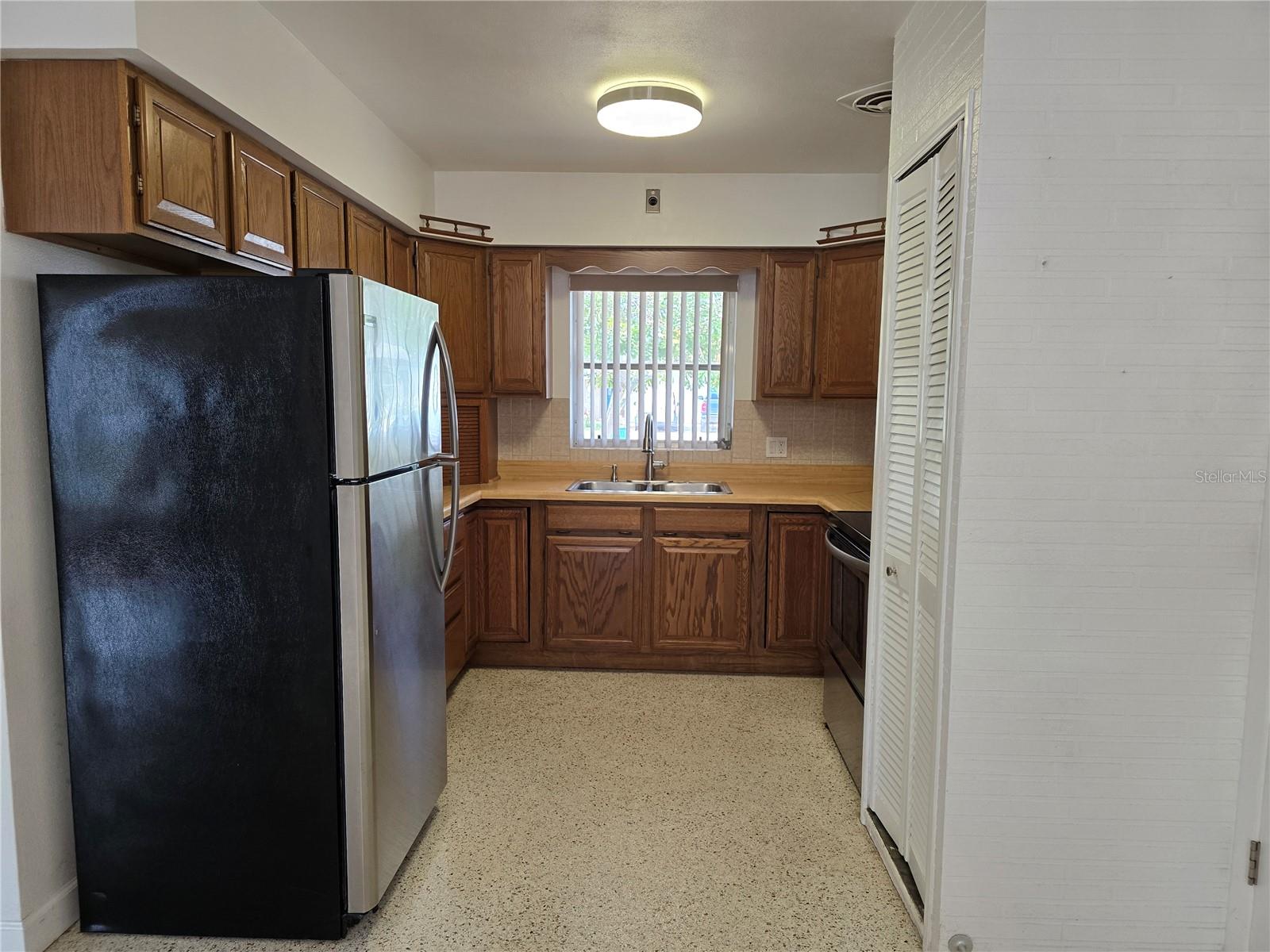 Image 8 of 33 For 11735 86th Avenue