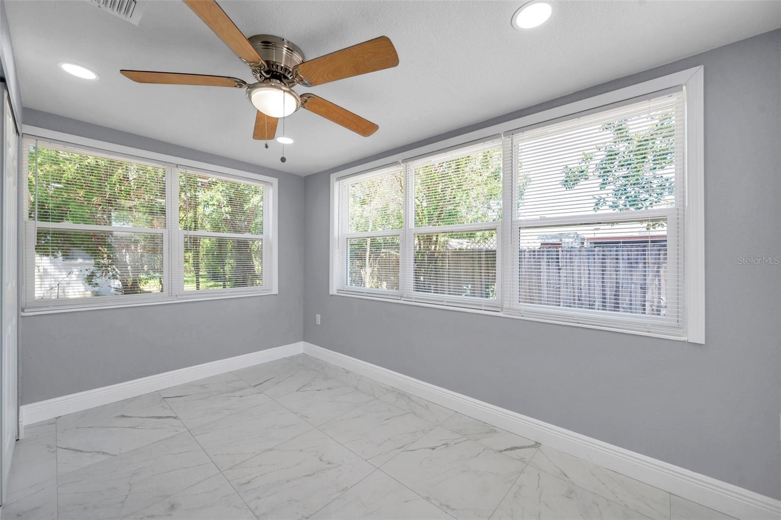 Listing photo id 14 for 6309 7th Avenue