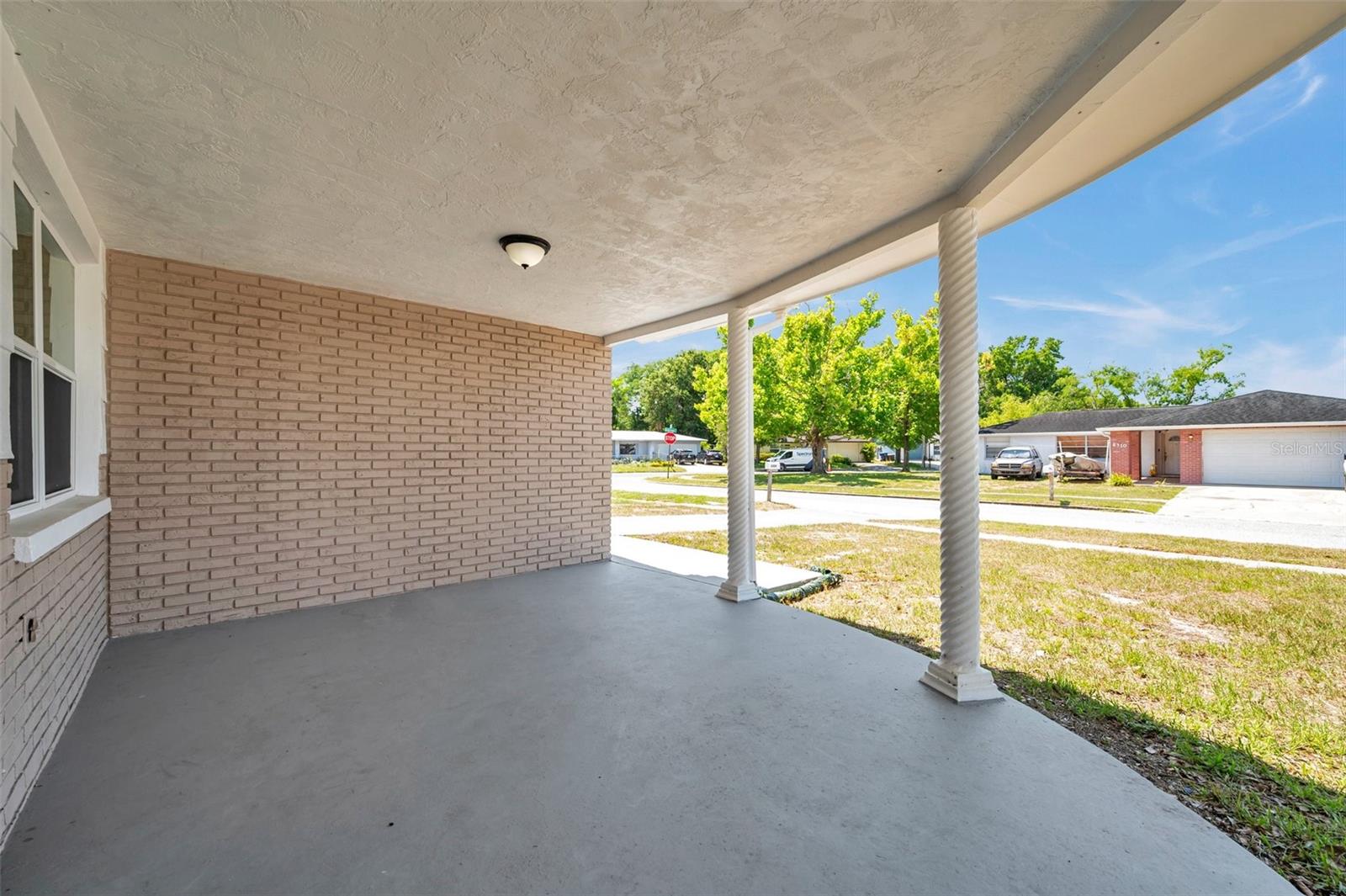 Listing photo id 1 for 6309 7th Avenue