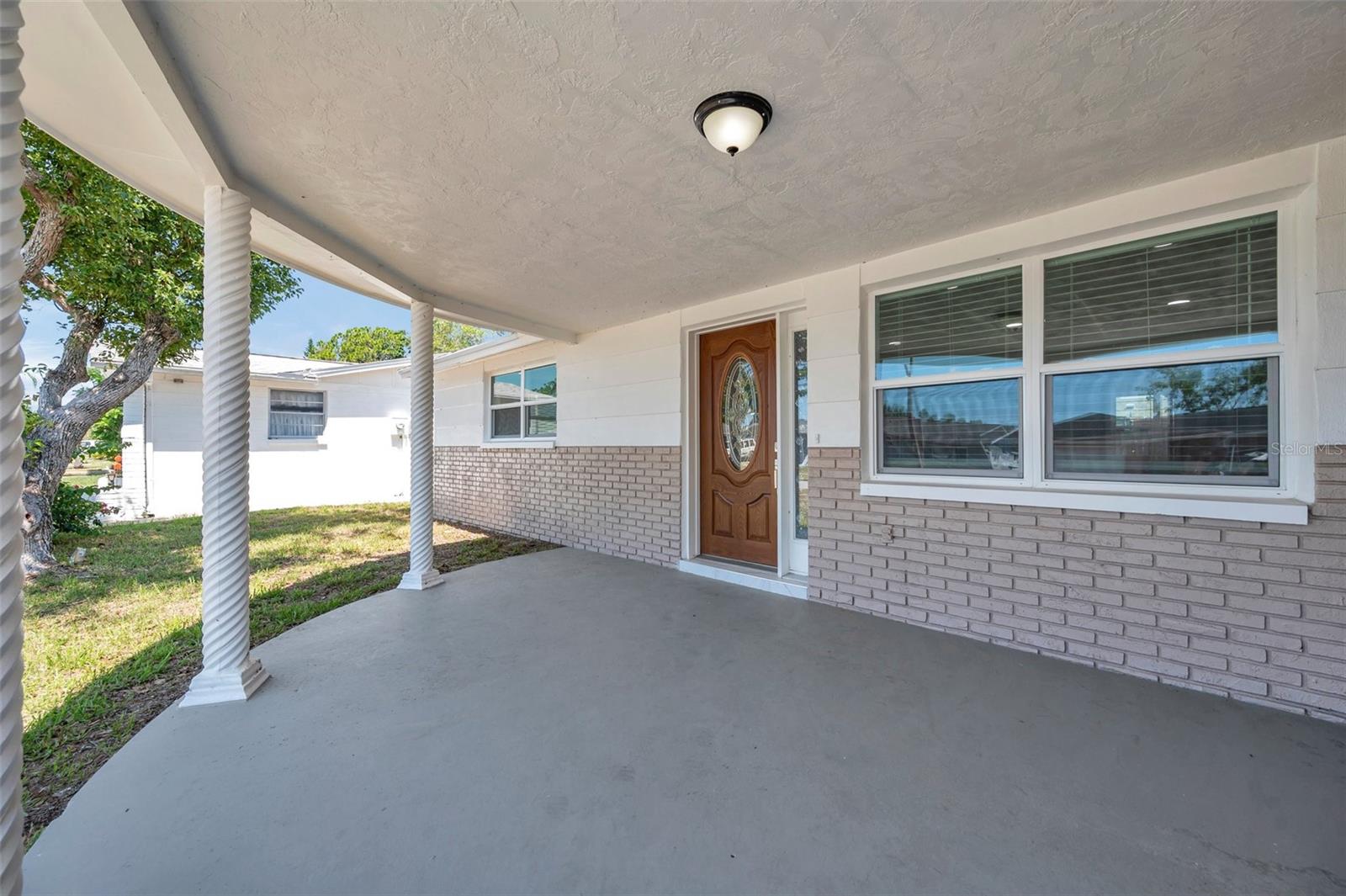 Listing photo id 2 for 6309 7th Avenue