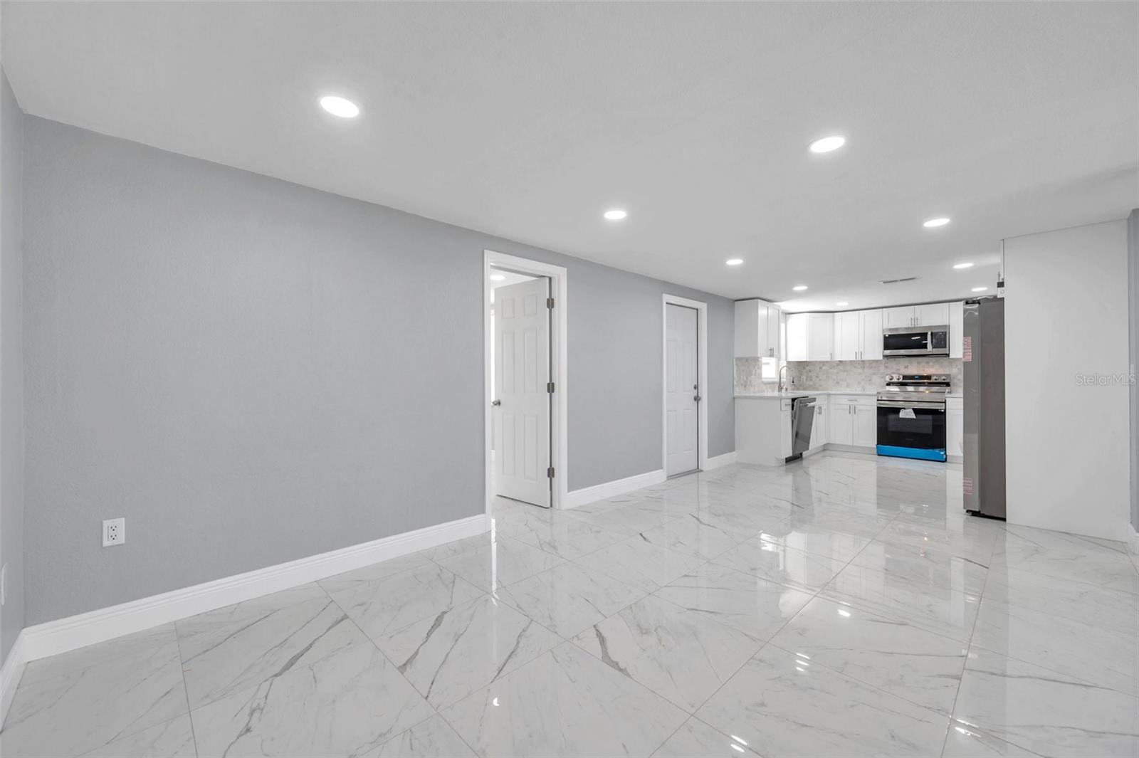 Listing photo id 5 for 6309 7th Avenue