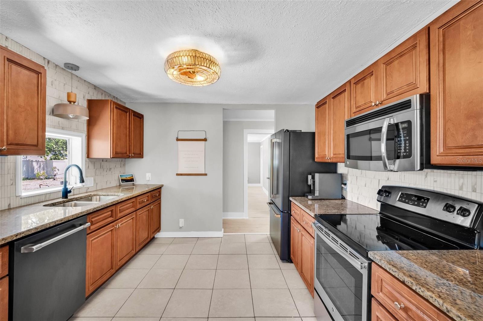 Listing photo id 8 for 504 7th Avenue Sw