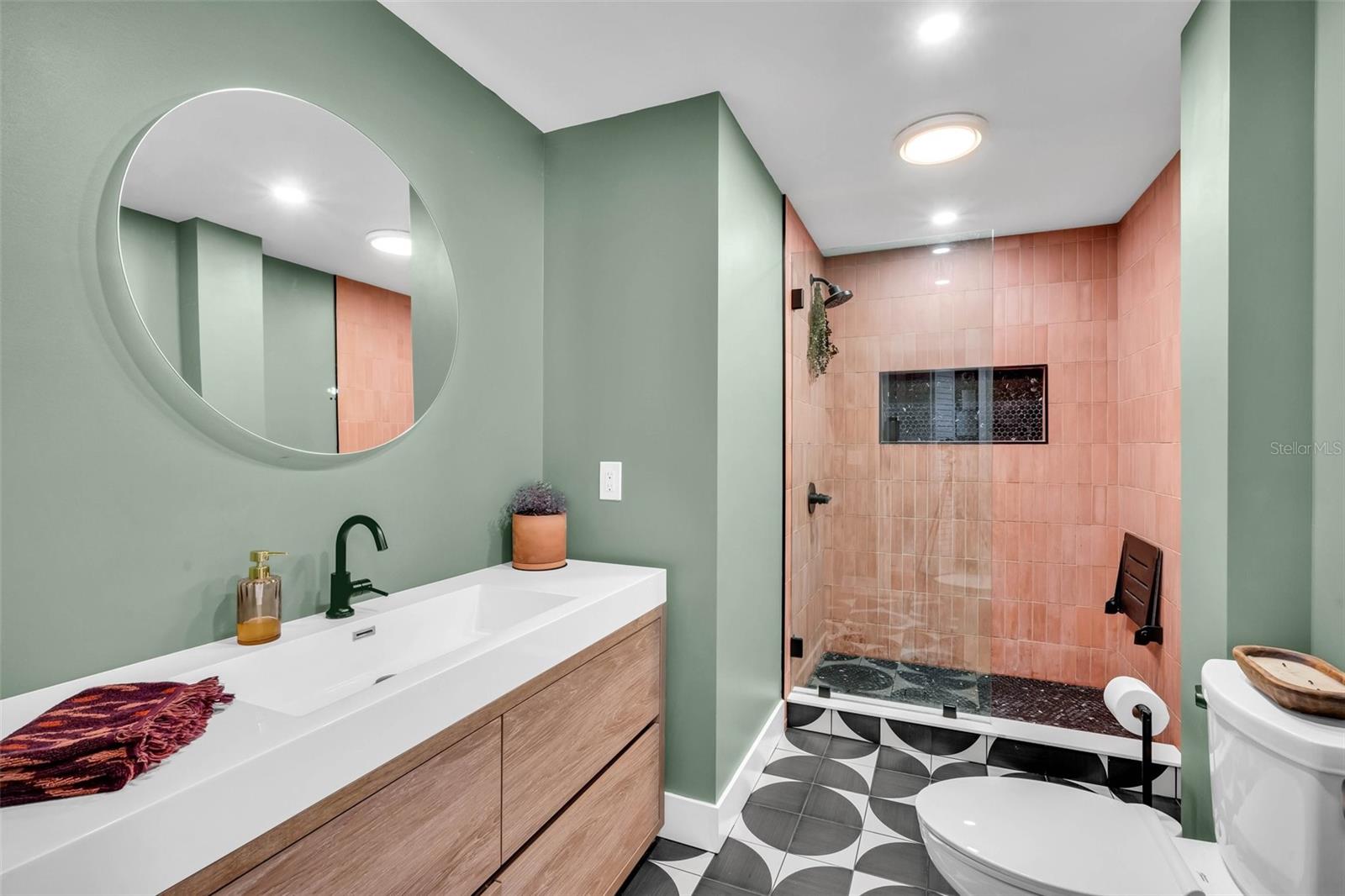 Listing photo id 12 for 504 7th Avenue Sw