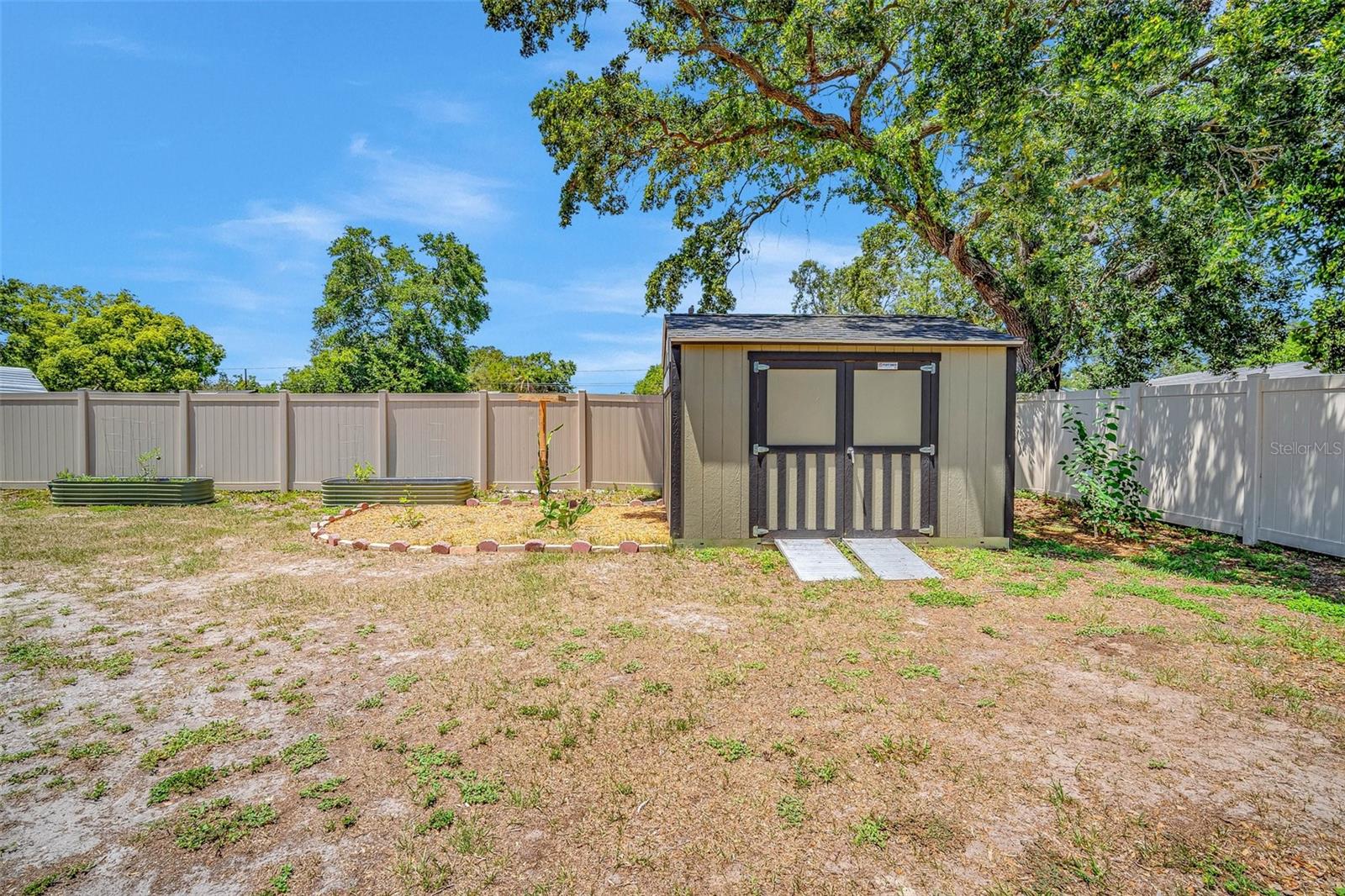 Listing photo id 25 for 504 7th Avenue Sw