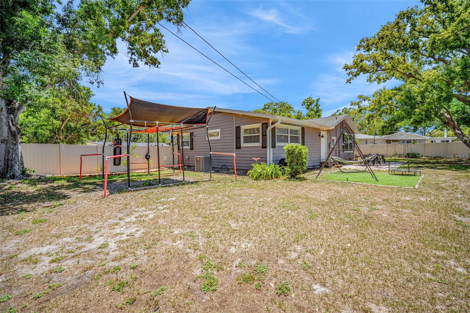 Listing photo id 26 for 504 7th Avenue Sw