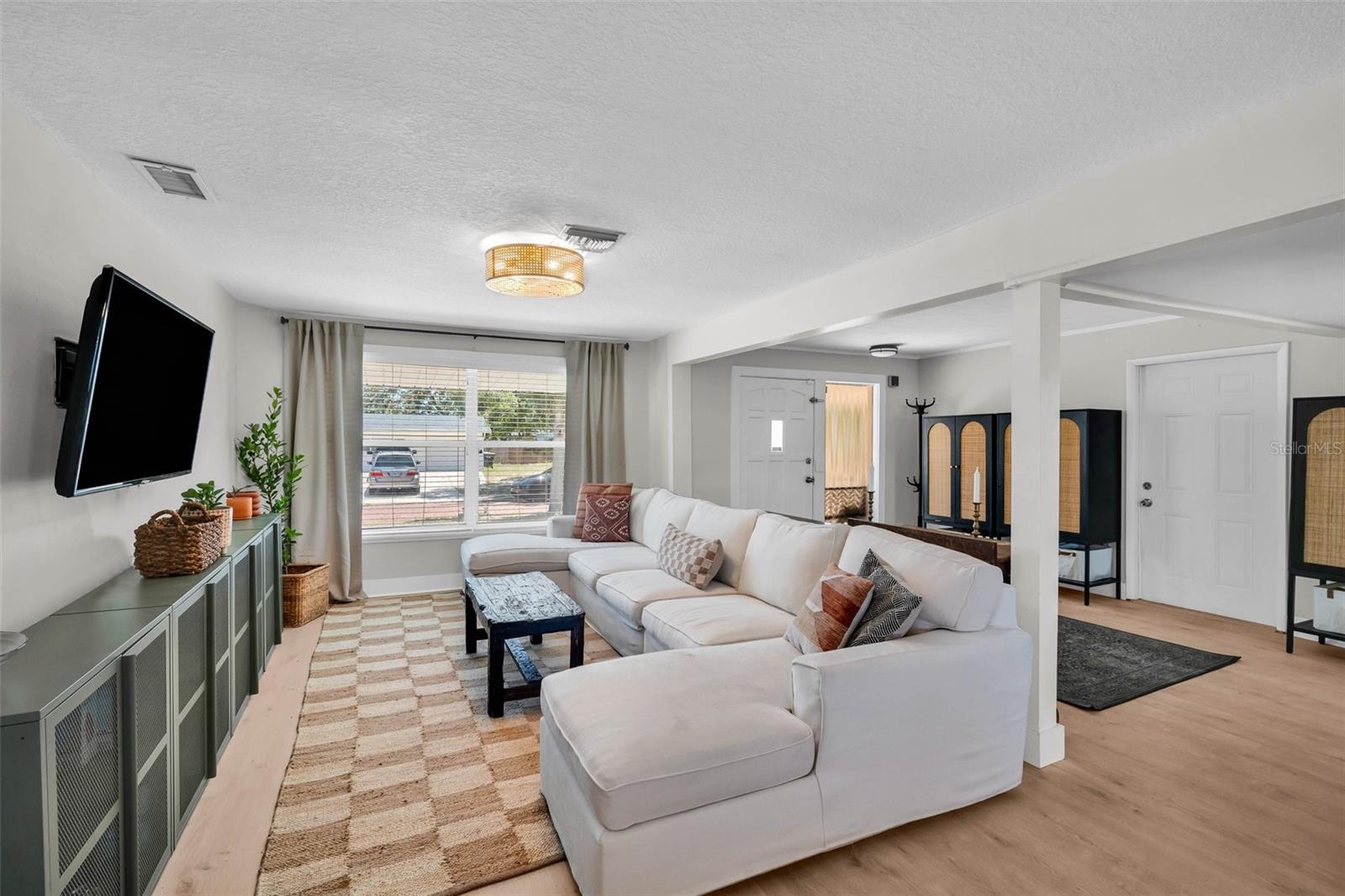 Listing photo id 2 for 504 7th Avenue Sw