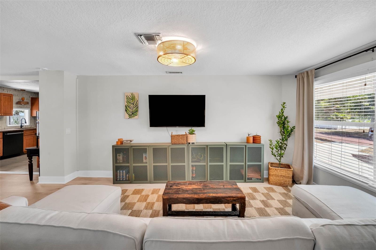 Listing photo id 4 for 504 7th Avenue Sw