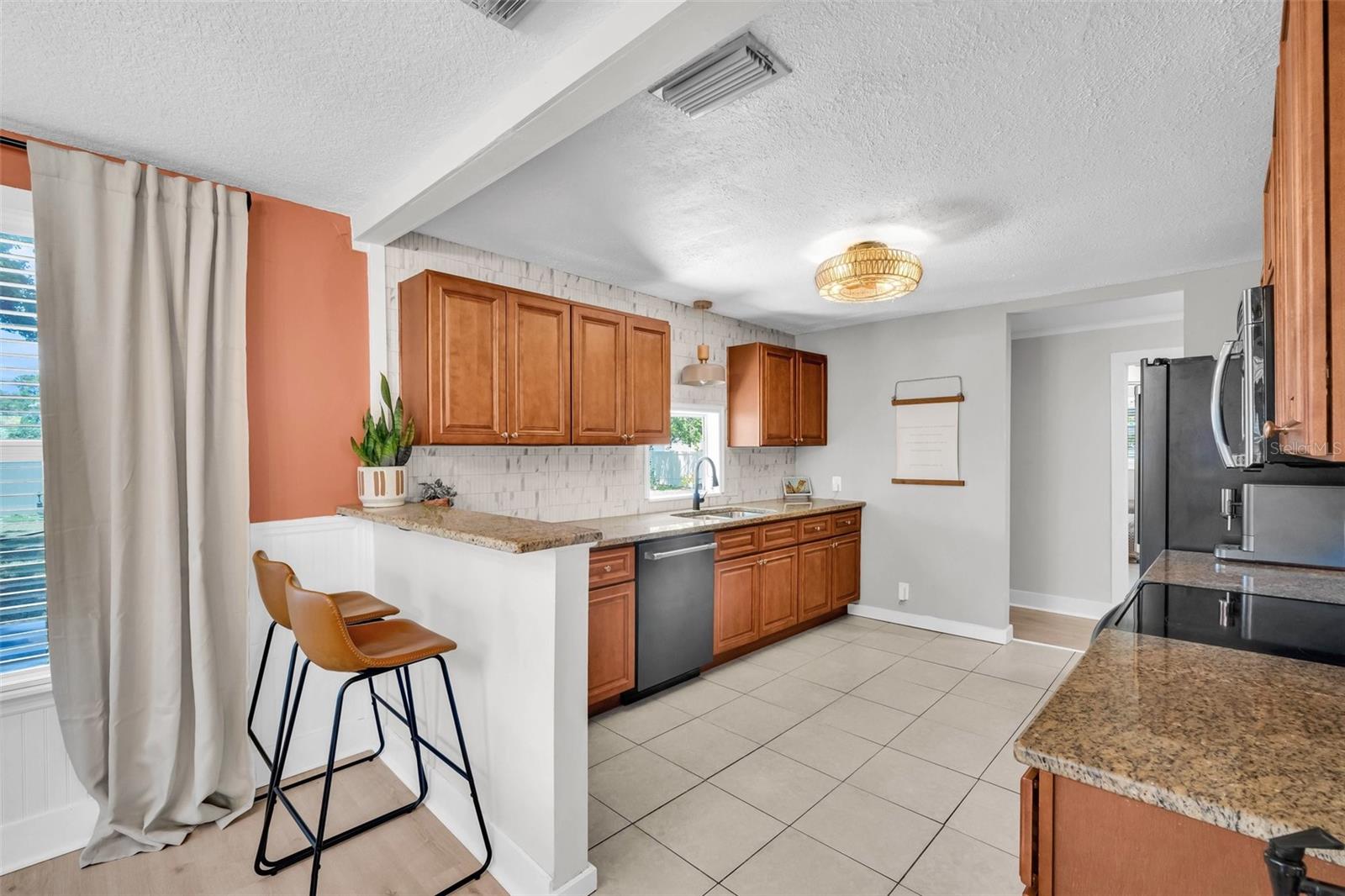 Listing photo id 6 for 504 7th Avenue Sw