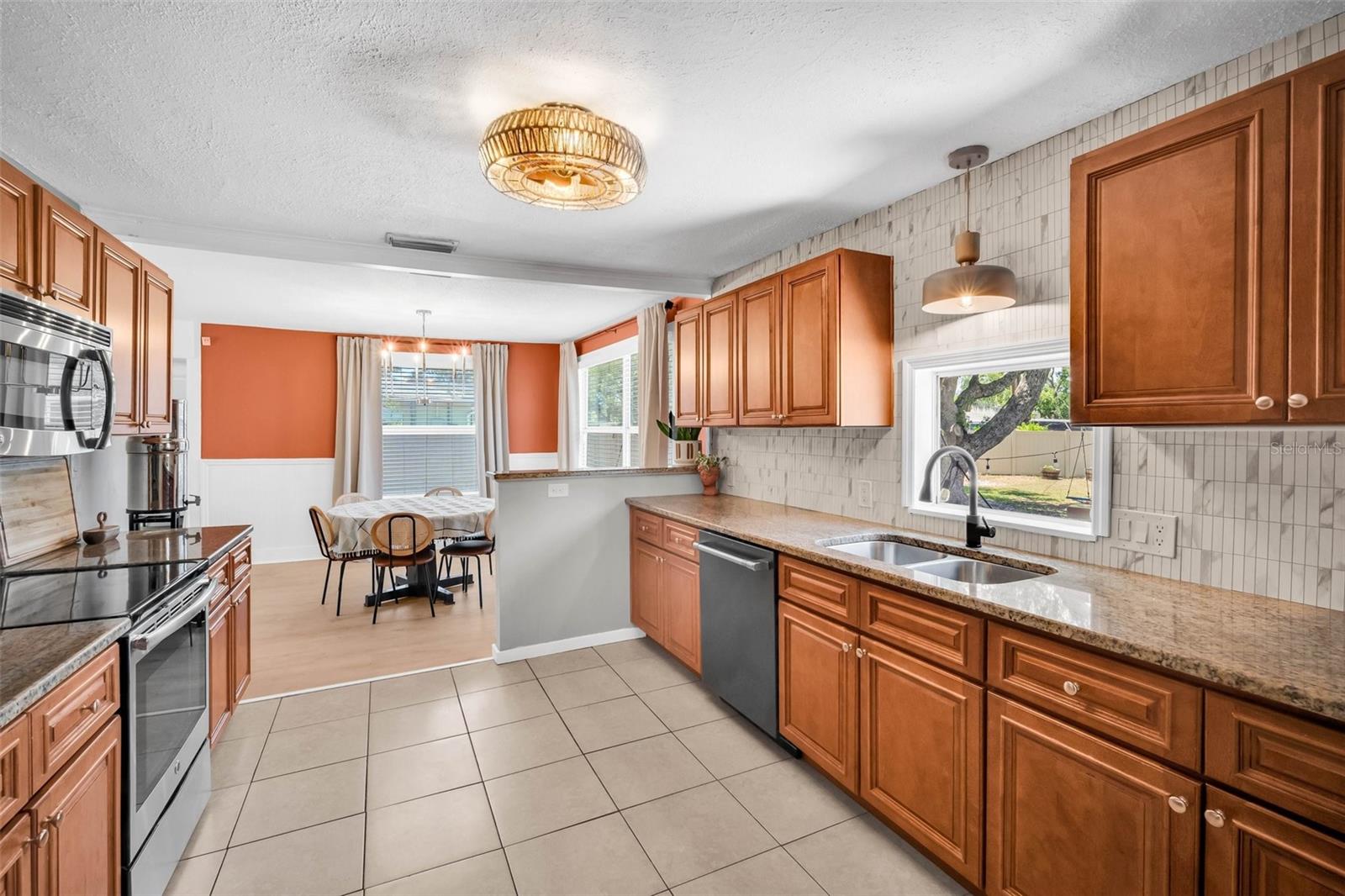Listing photo id 7 for 504 7th Avenue Sw