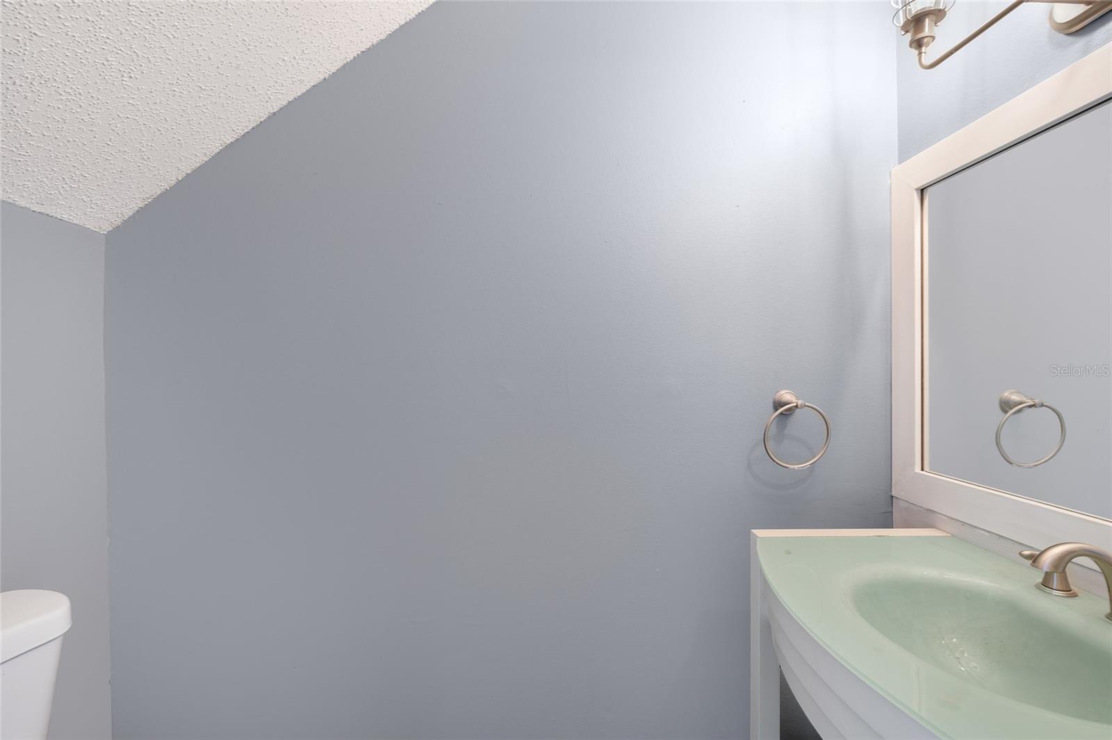 Image 15 of 26 For 156 Douglas Road W C