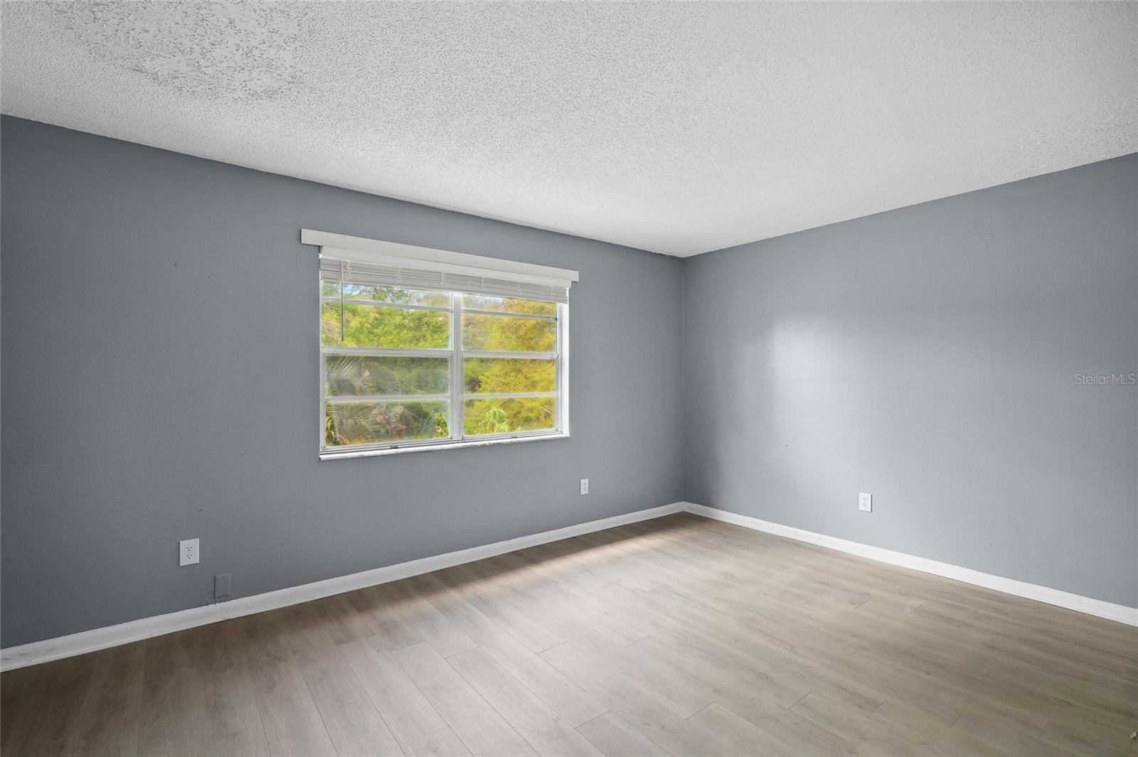 Image 18 of 26 For 156 Douglas Road W C