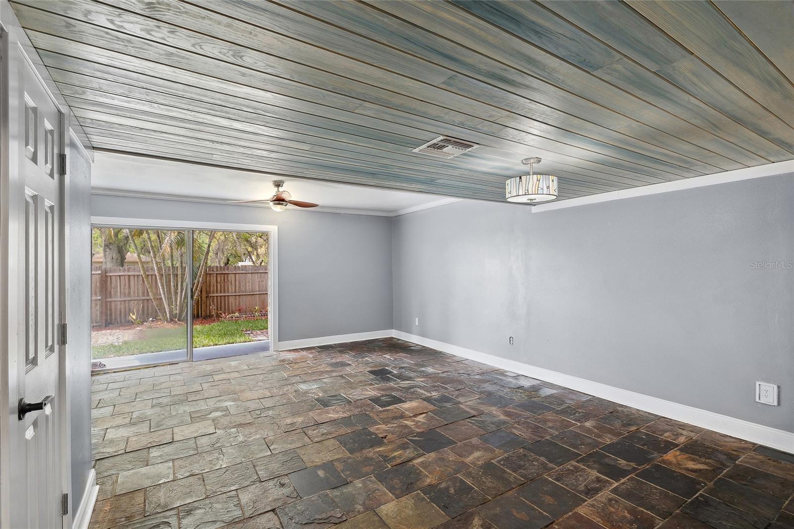 Image 5 of 26 For 156 Douglas Road W C