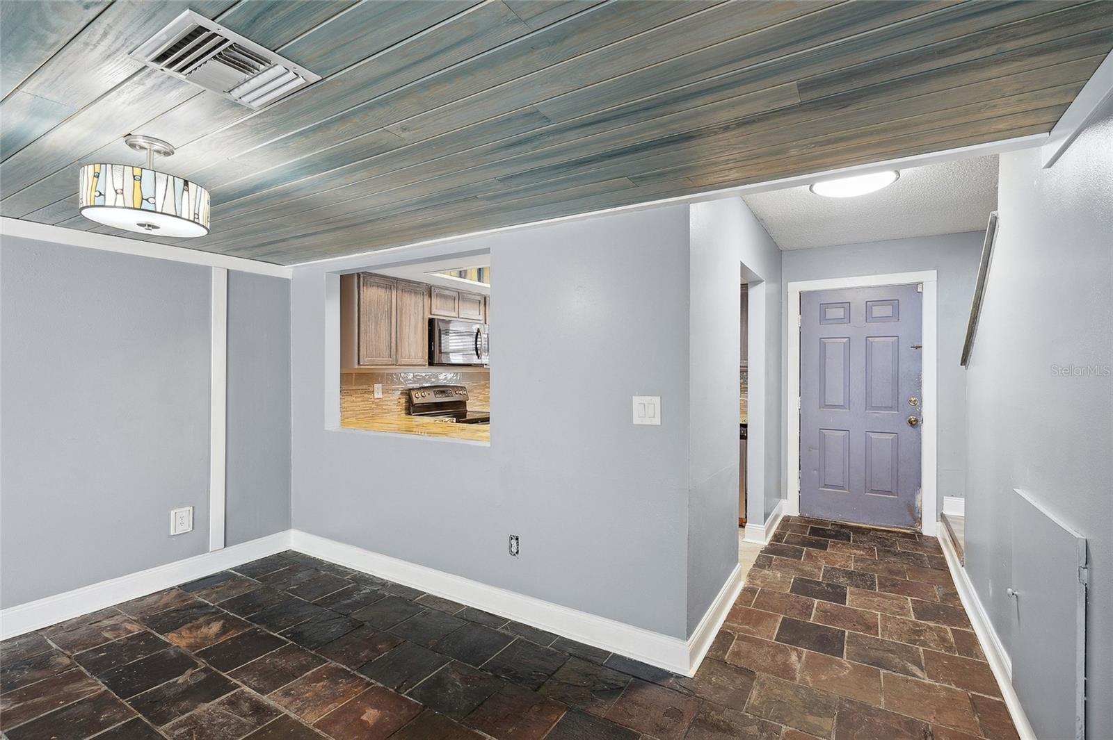 Image 6 of 26 For 156 Douglas Road W C