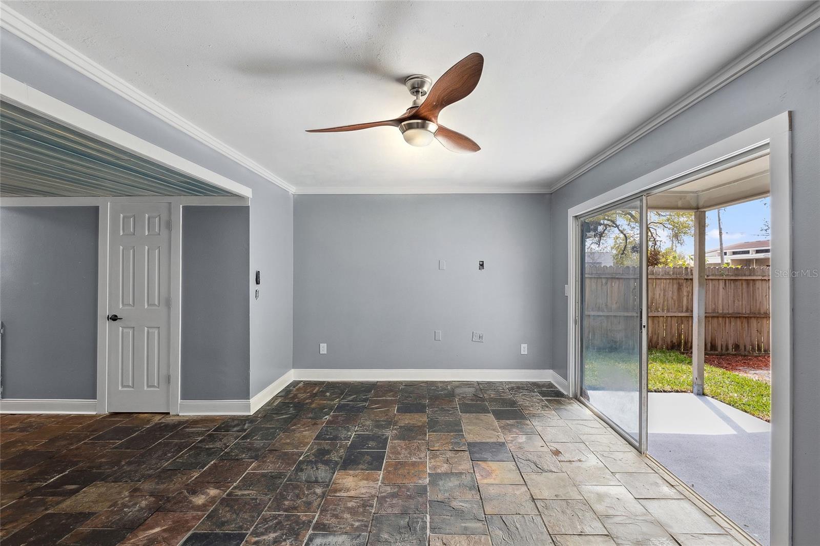 Image 7 of 26 For 156 Douglas Road W C