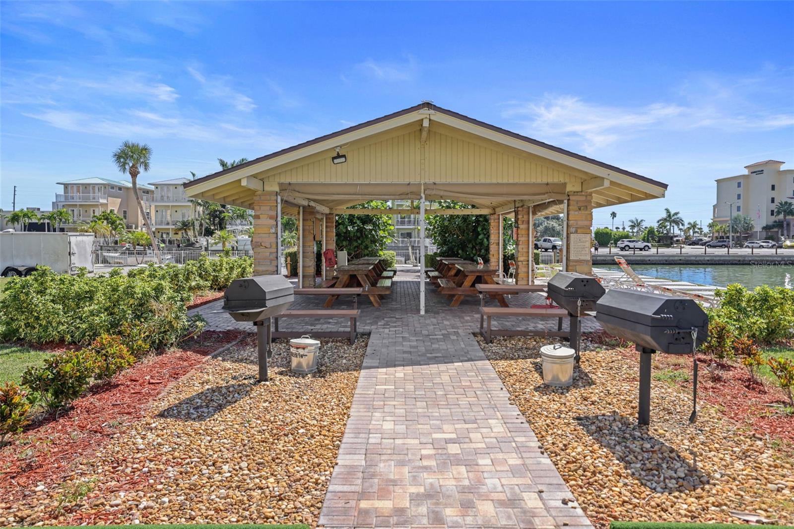 Image 18 of 33 For 4550 Cove Circle 1003