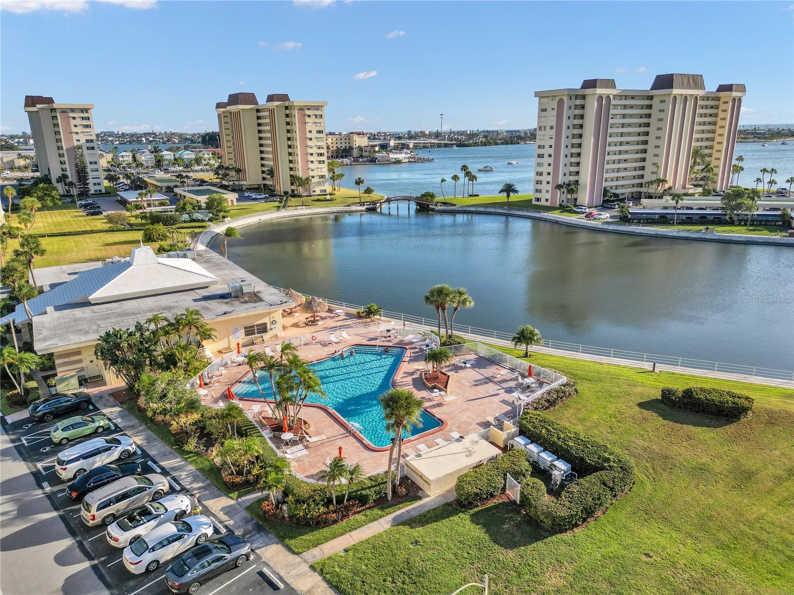 Image 28 of 33 For 4550 Cove Circle 1003