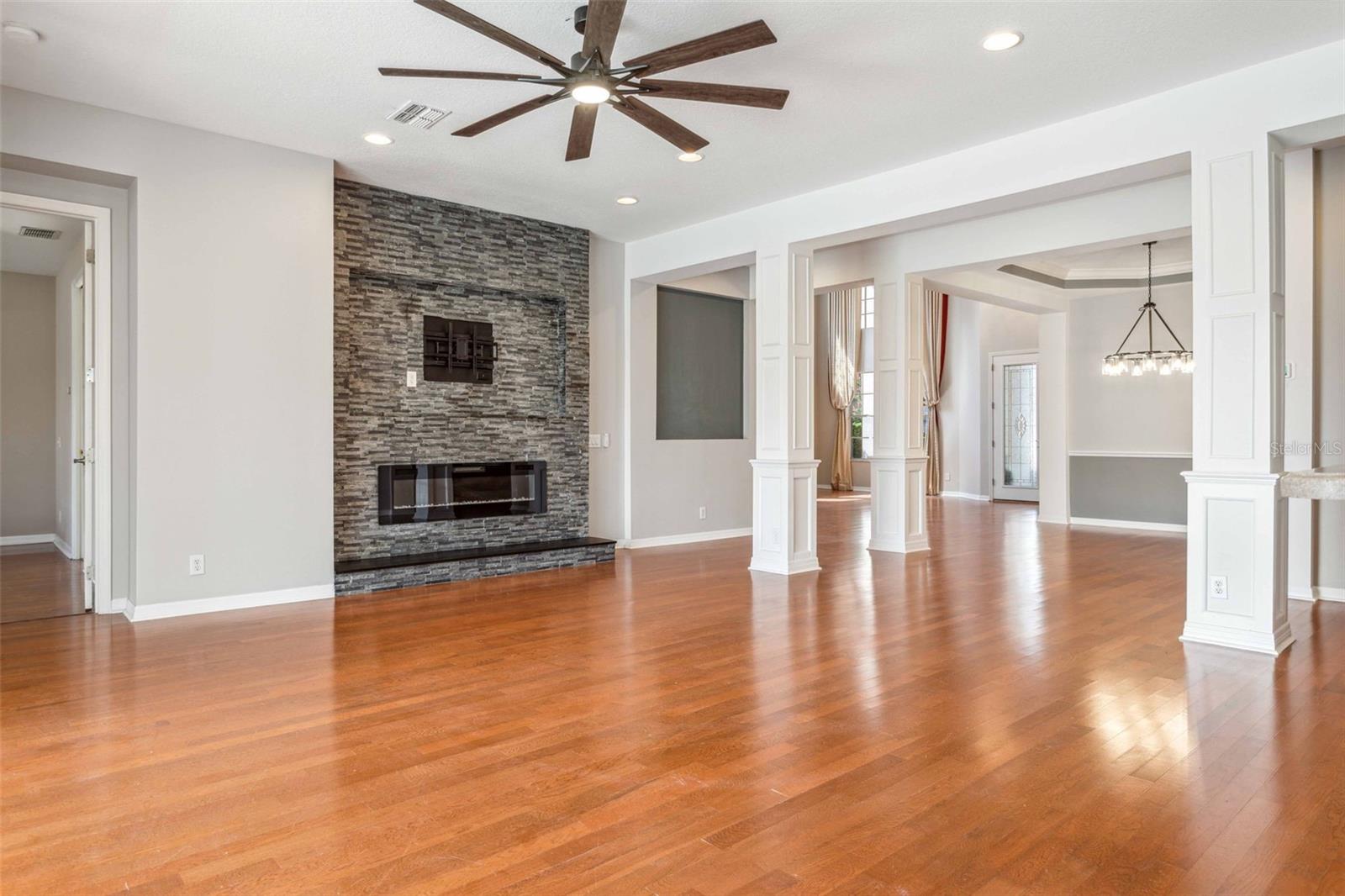 Image 3 of 27 For 10226 Deercliff Drive