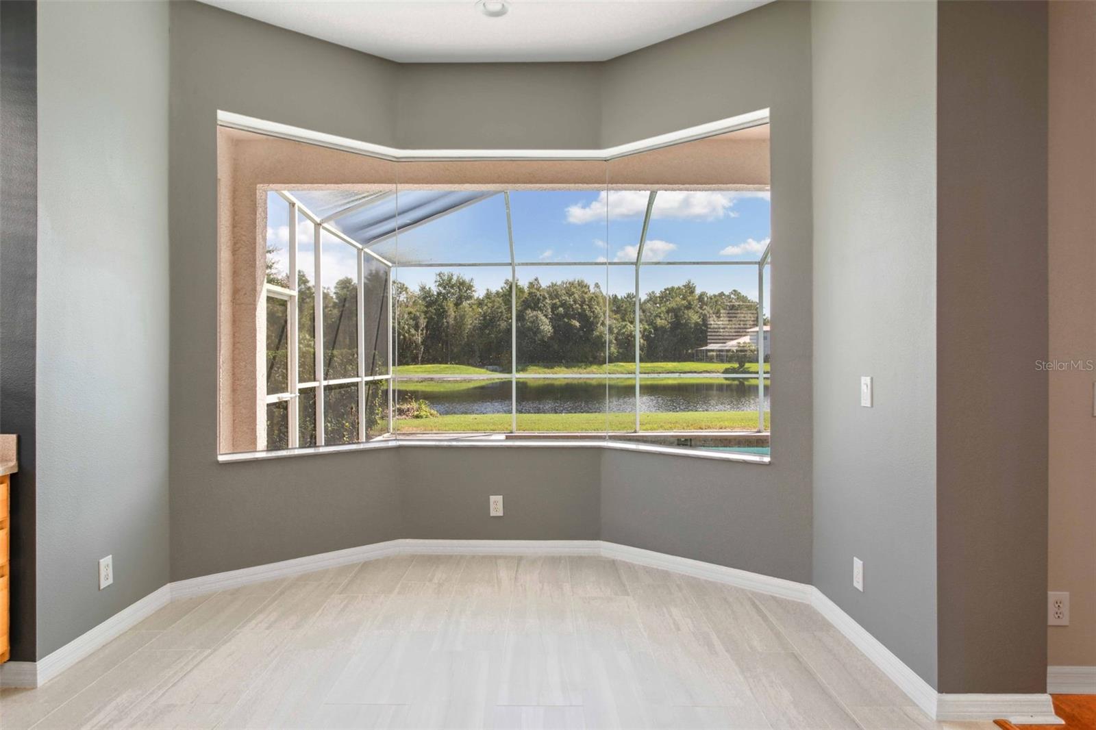 Image 7 of 27 For 10226 Deercliff Drive