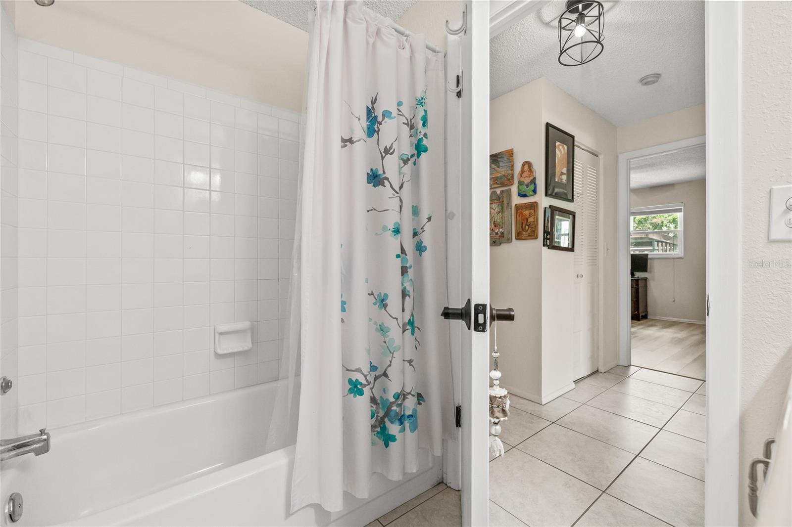 Image 11 of 37 For 6188 80th Street N 101
