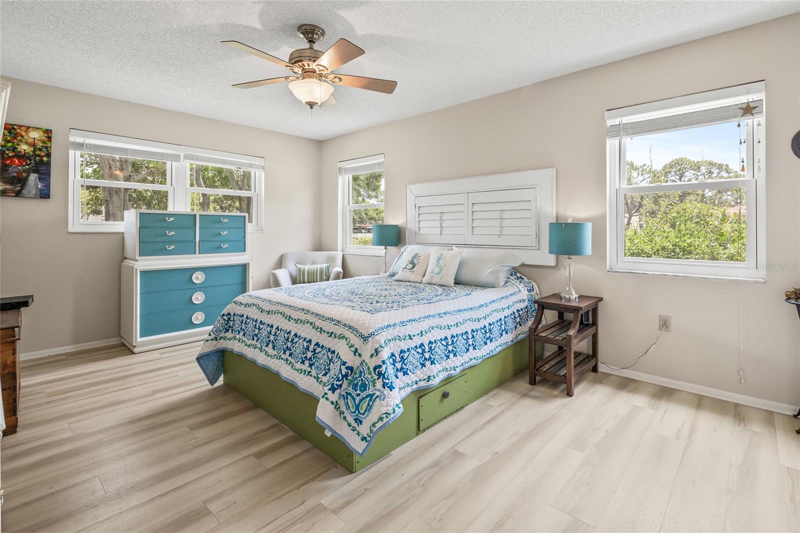 Image 5 of 37 For 6188 80th Street N 101