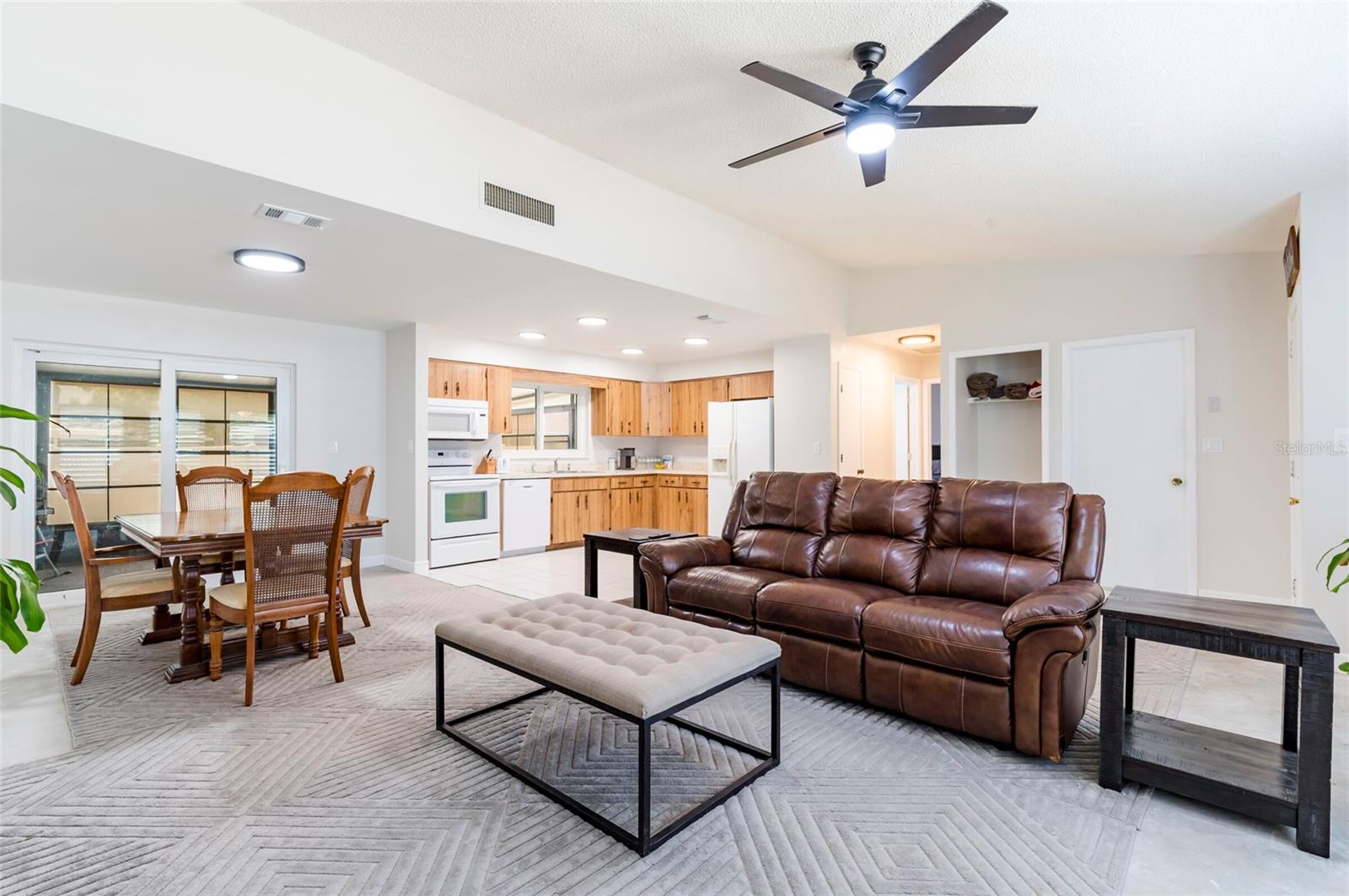 Image 11 of 31 For 1818 Willow Oak Drive