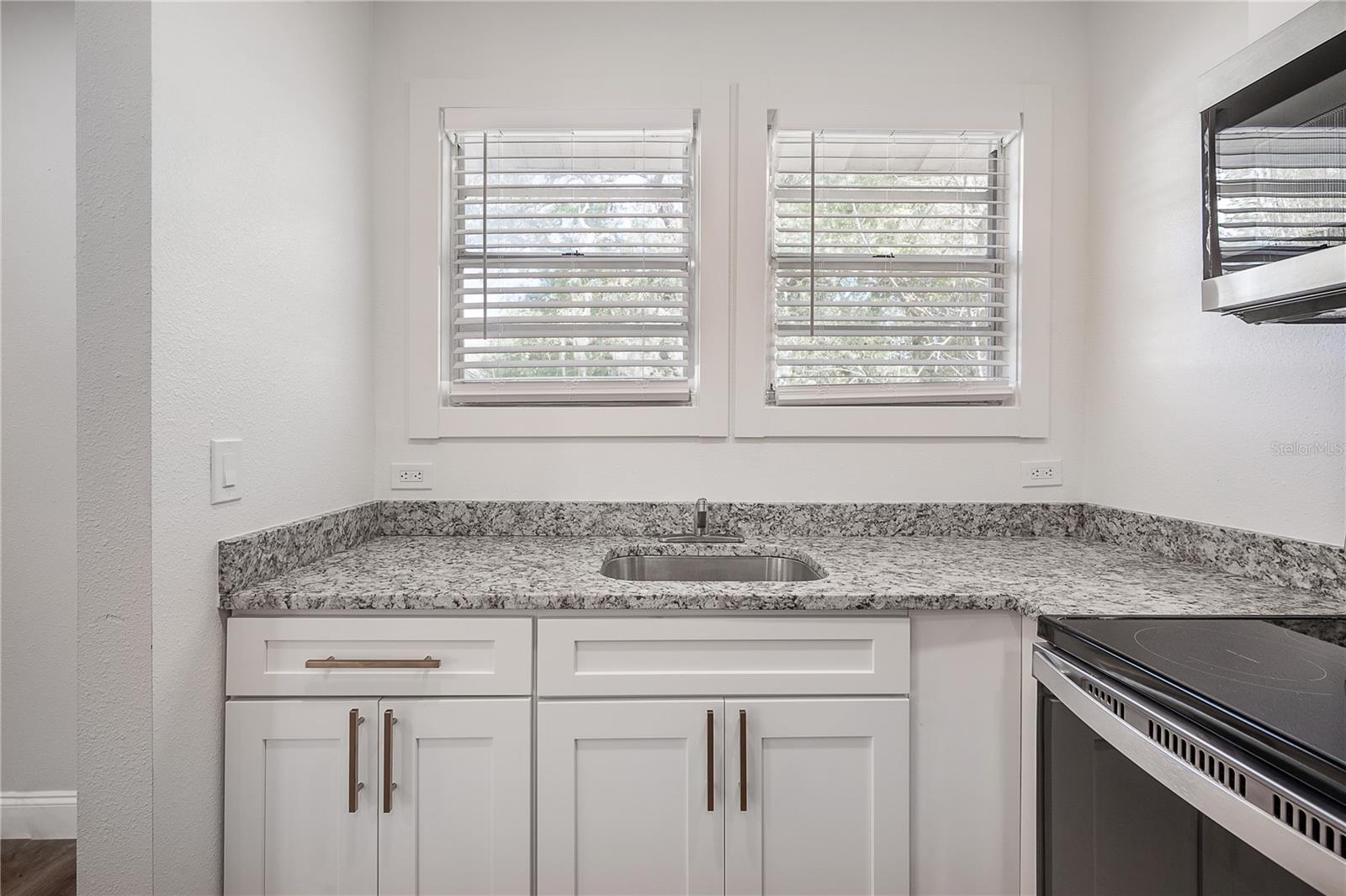 Image 12 of 19 For 916 Emma Street C