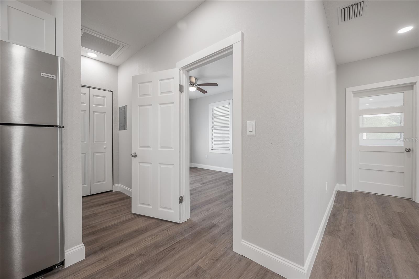 Image 13 of 19 For 916 Emma Street C