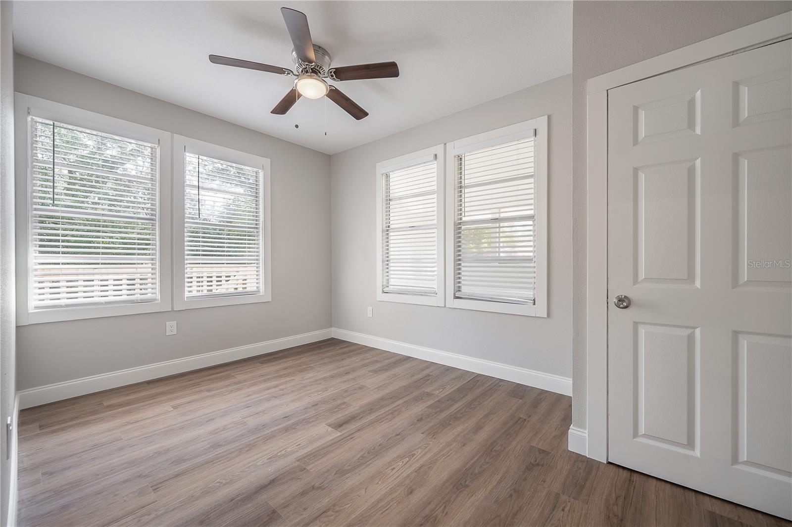 Image 14 of 19 For 916 Emma Street C