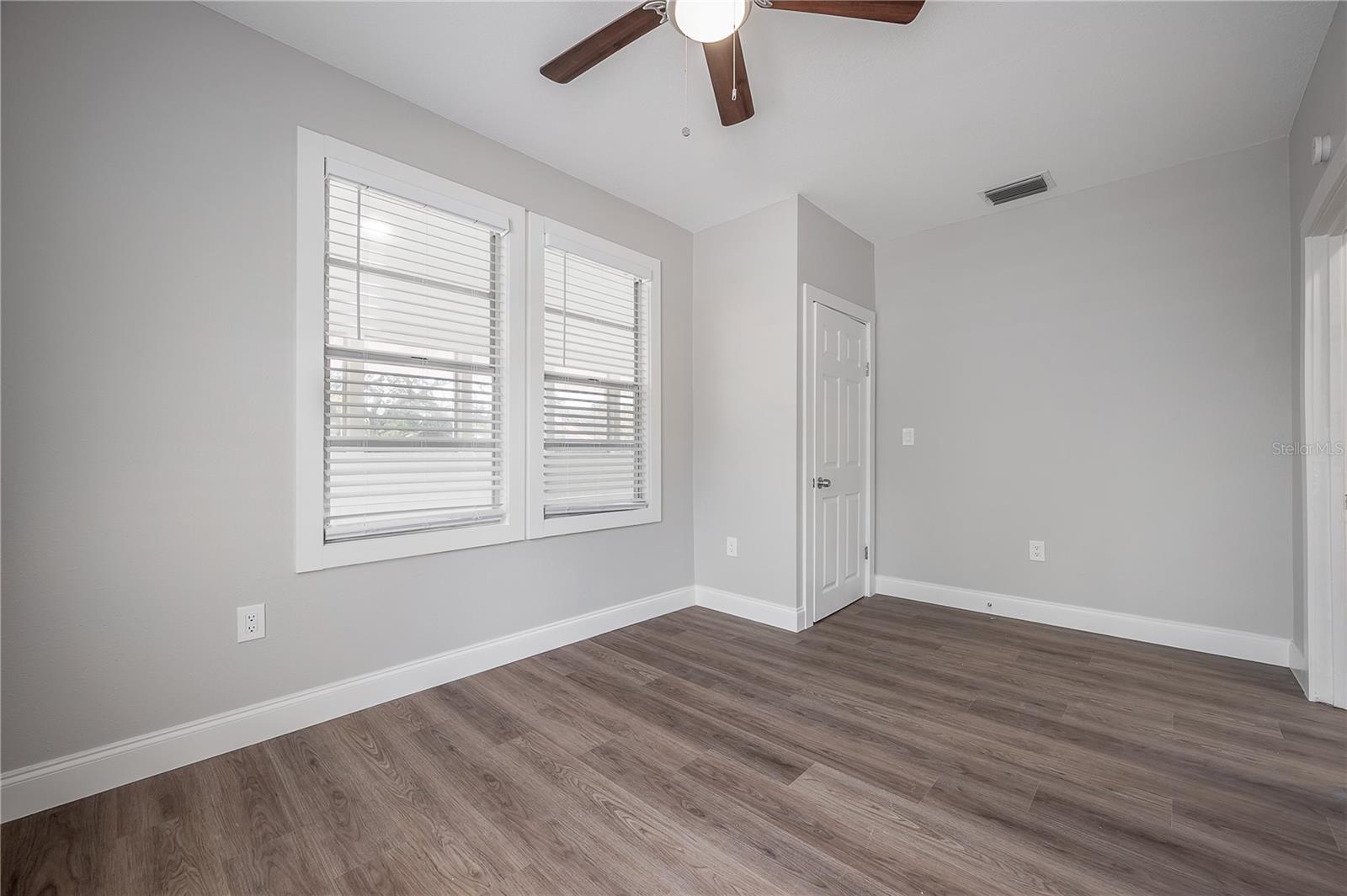 Image 15 of 19 For 916 Emma Street C